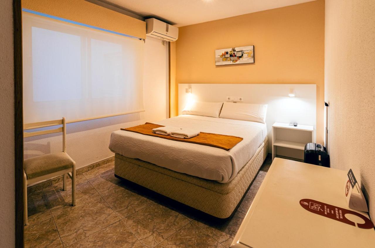 Hostal Gran Via Pinto Extérieur photo