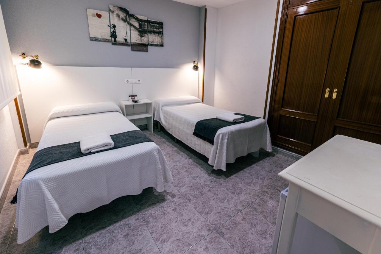 Hostal Gran Via Pinto Extérieur photo