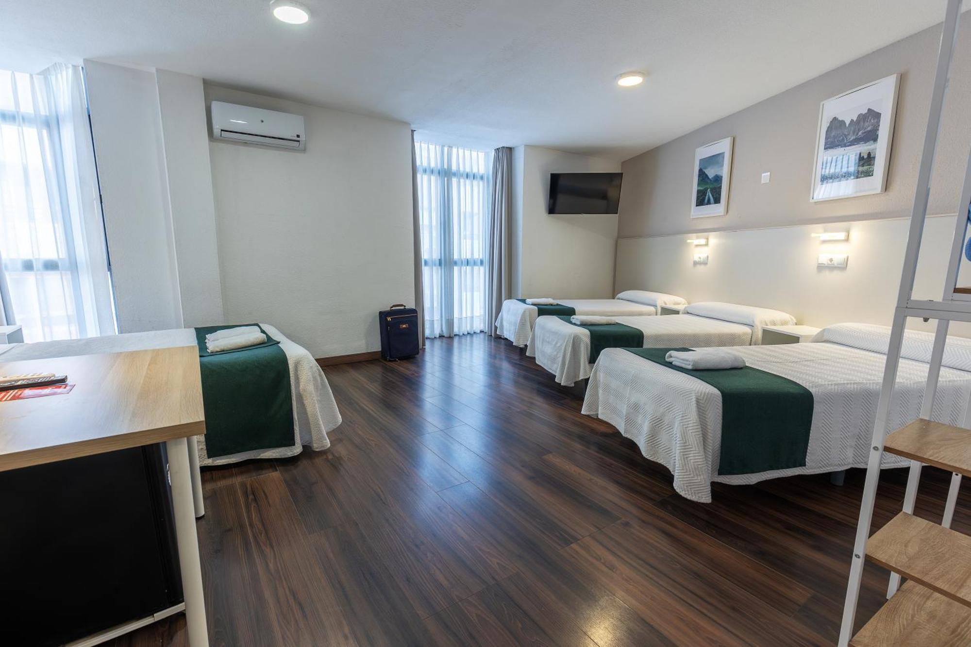 Hostal Gran Via Pinto Extérieur photo