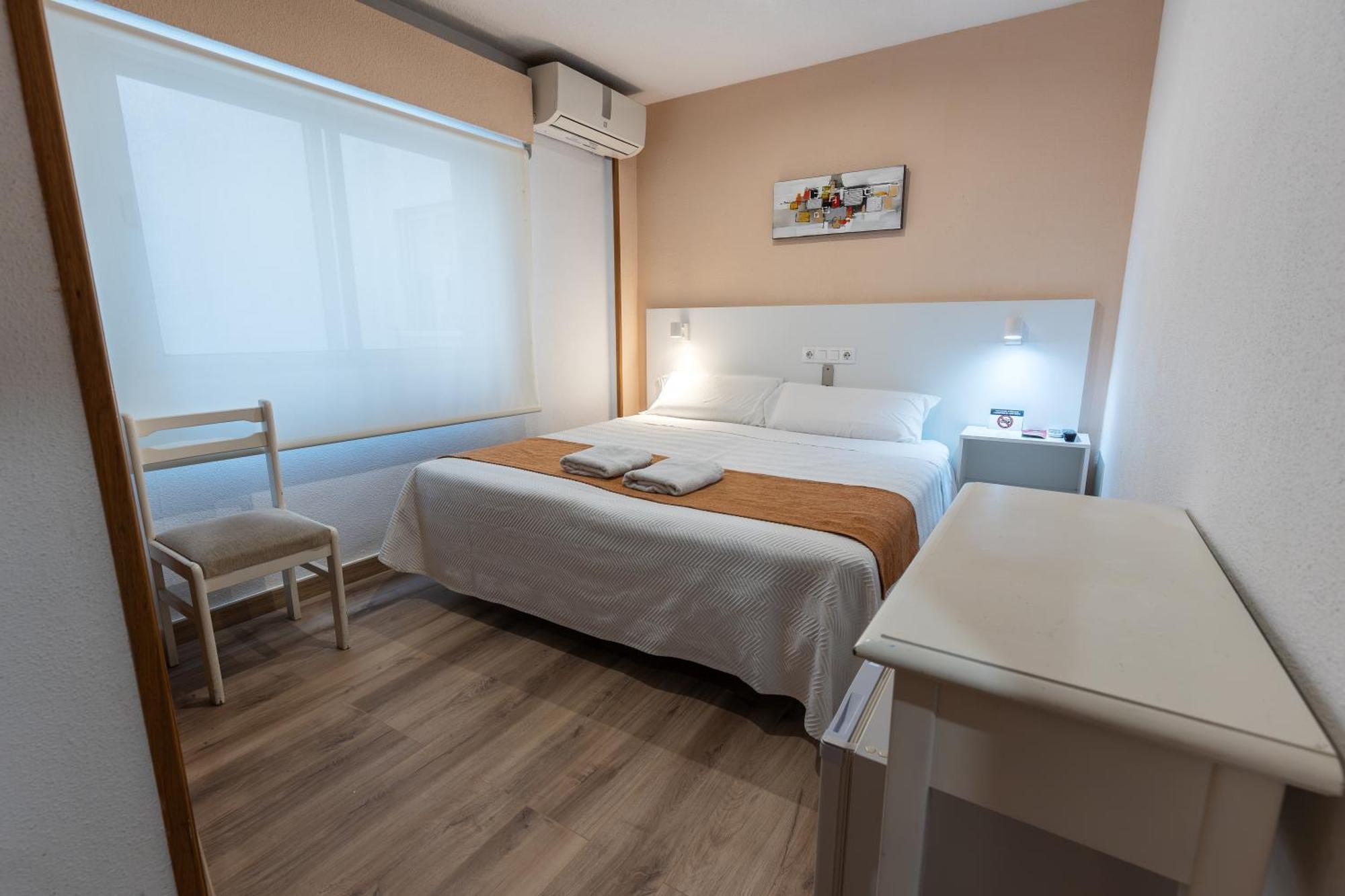 Hostal Gran Via Pinto Extérieur photo