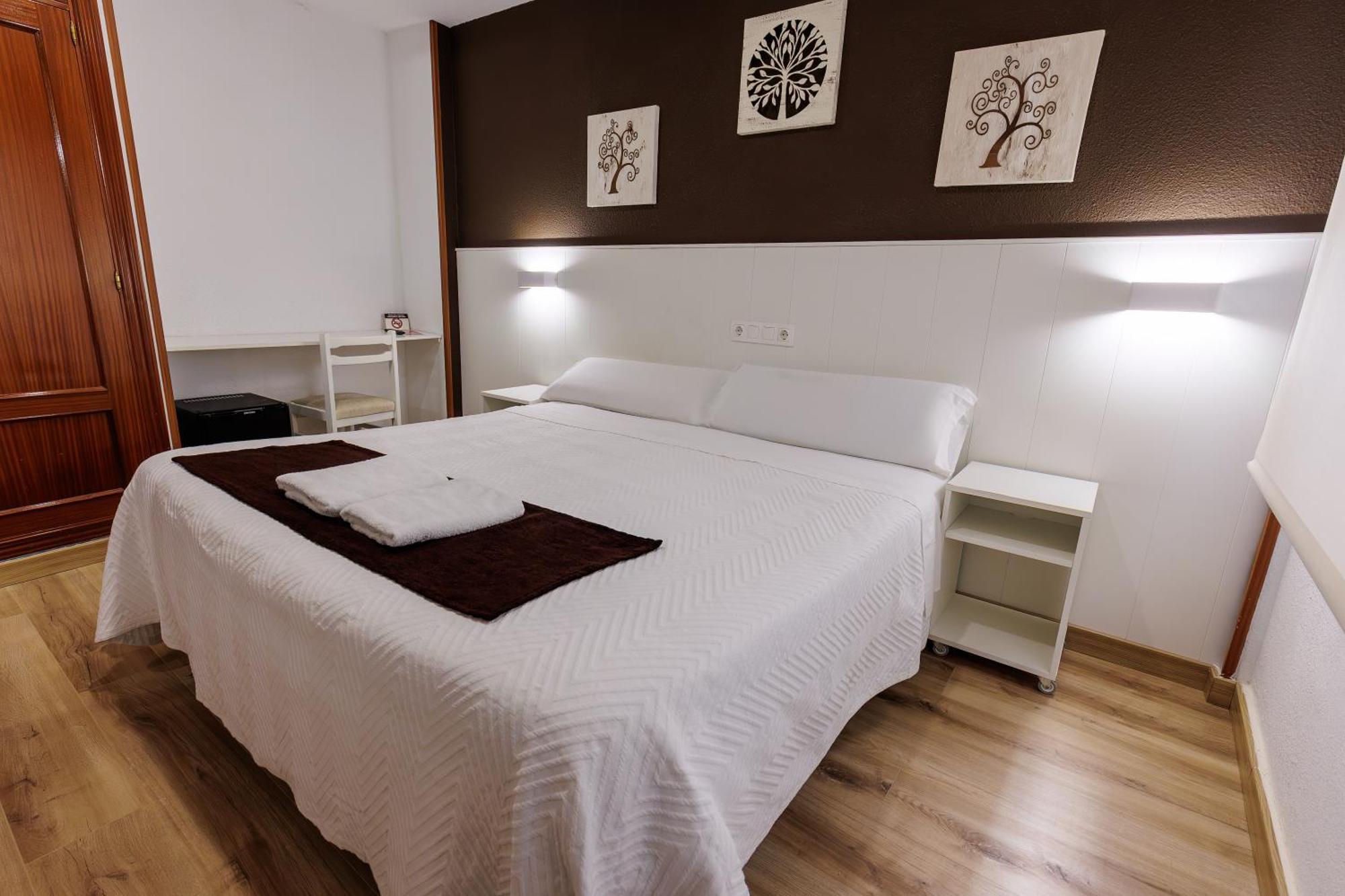 Hostal Gran Via Pinto Extérieur photo