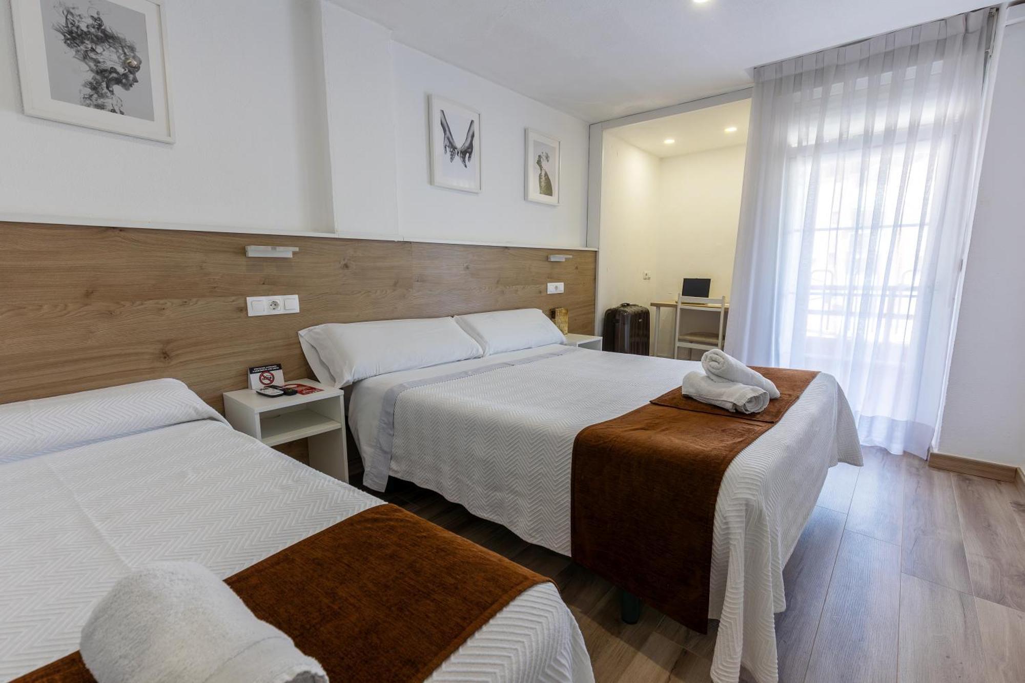 Hostal Gran Via Pinto Extérieur photo