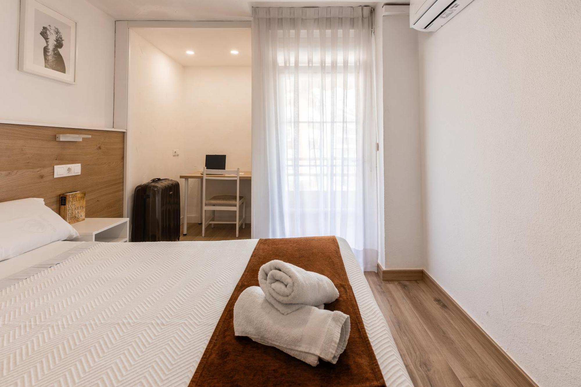Hostal Gran Via Pinto Extérieur photo