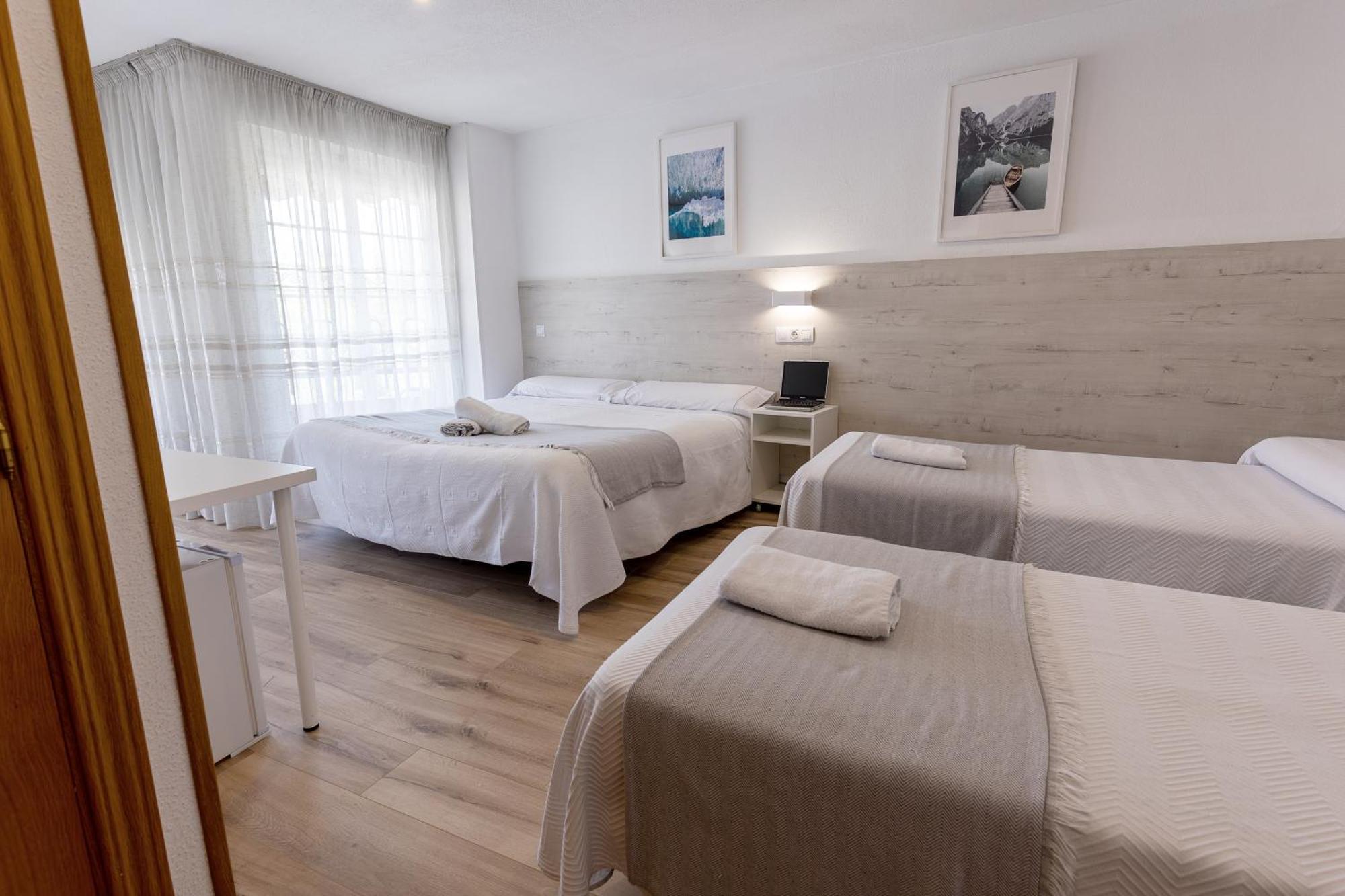 Hostal Gran Via Pinto Extérieur photo